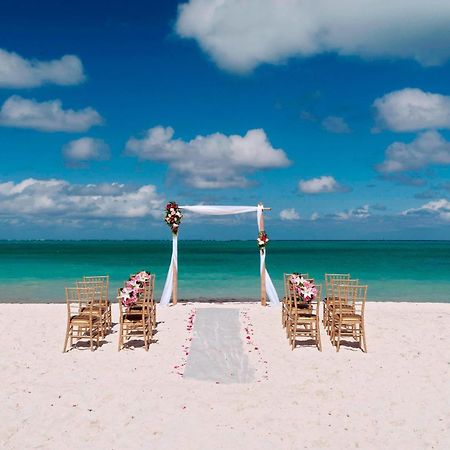 Courtyard By Marriott Nassau Downtown/Junkanoo Beach Екстер'єр фото