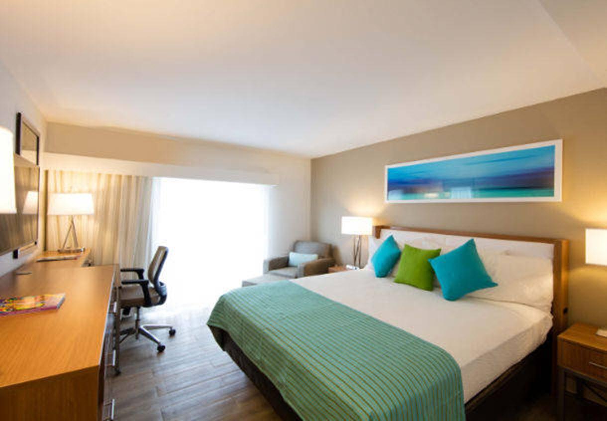 Courtyard By Marriott Nassau Downtown/Junkanoo Beach Екстер'єр фото