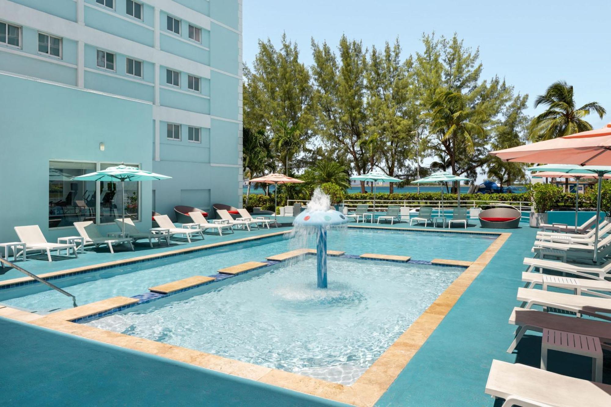 Courtyard By Marriott Nassau Downtown/Junkanoo Beach Екстер'єр фото