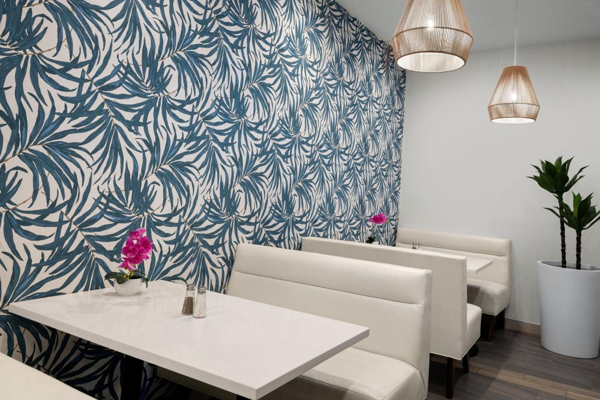 Courtyard By Marriott Nassau Downtown/Junkanoo Beach Екстер'єр фото
