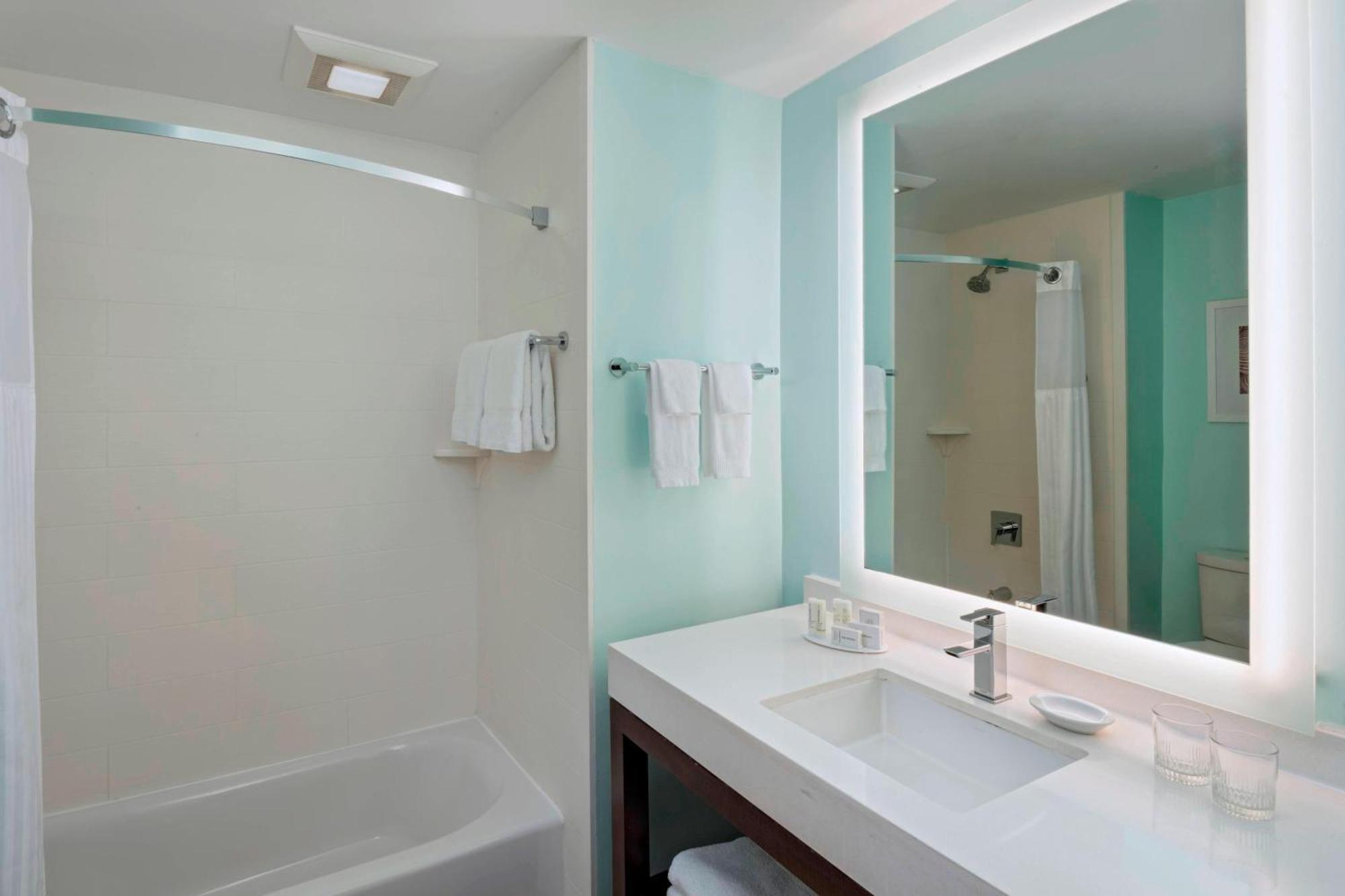 Courtyard By Marriott Nassau Downtown/Junkanoo Beach Екстер'єр фото