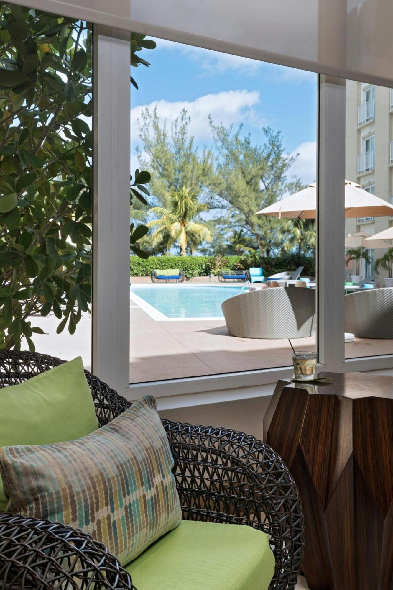 Courtyard By Marriott Nassau Downtown/Junkanoo Beach Екстер'єр фото